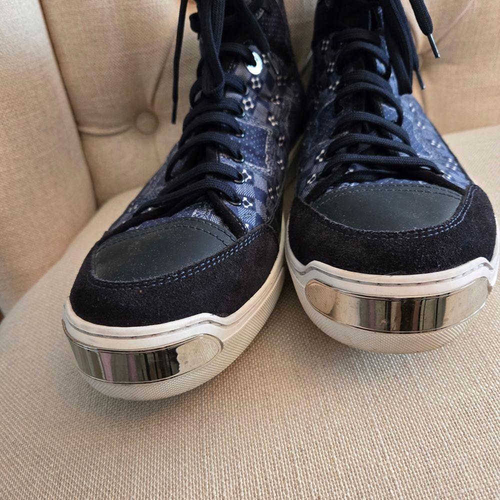 Louis Vuitton Black Leather Detail - Picture 6 of 10